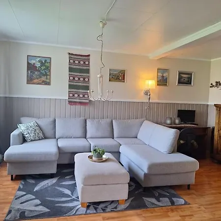 Apartamento Privat Pa Gard Med Badstue Og Nordlys